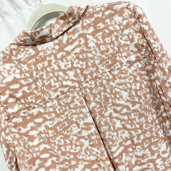 Calvin Klein Jeans Peach Beige & White Animal Print Button Down Shirt - Picture 6 of 9